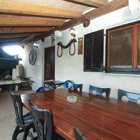 Slavica 2010 아파트 풀라