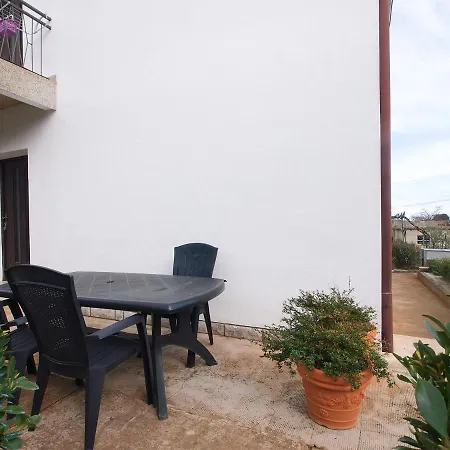 아파트 Slavica 2010 풀라